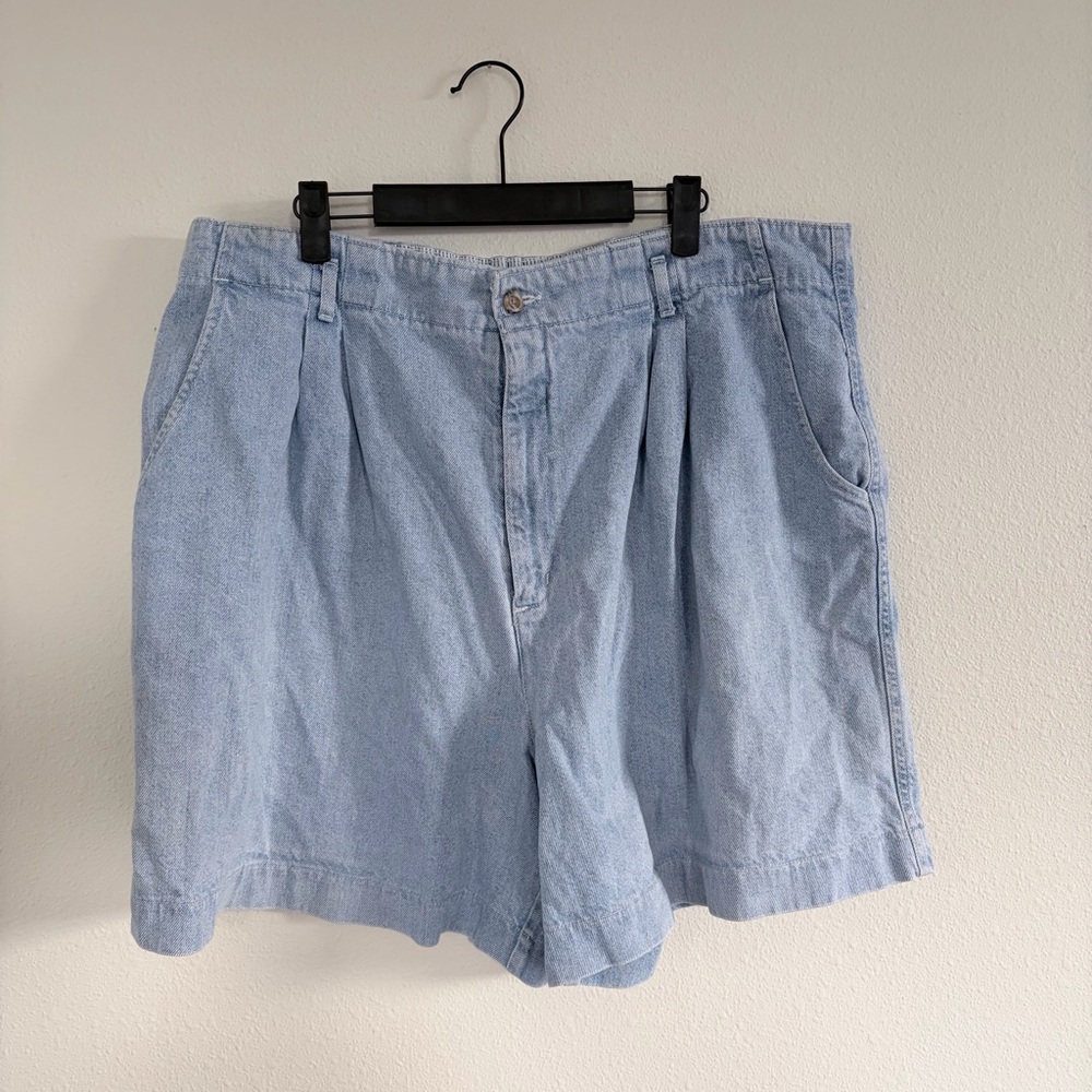 Dockers Vintage Women’s Light Blue Denim Mom Shorts